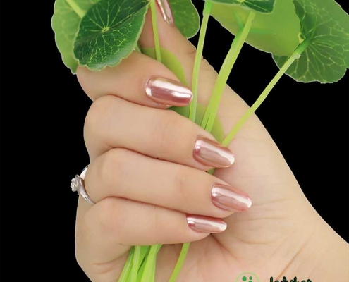 عوارض کاشت ناخن