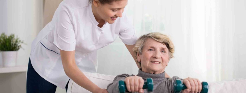 مراقبت از سالمند آلزایمری در منزل؛ نکات مهم و روش‌ها