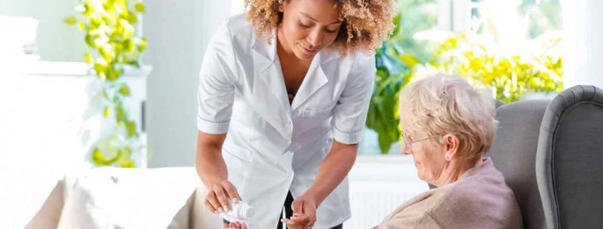 مراقبت از سالمند دیابتی در منزل؛ روش‌ها و رژیم غذایی