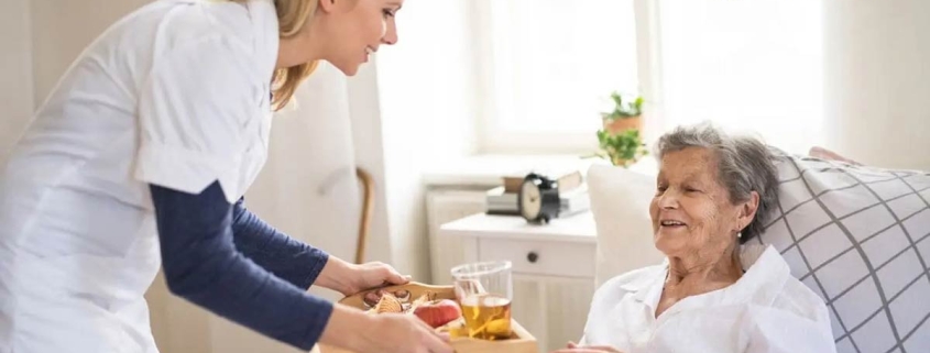 مراقبت روحی و عاطفی از سالمند در منزل