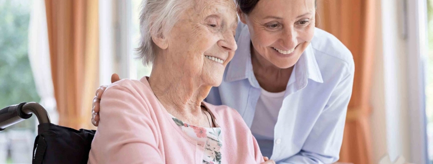 پرستار سالمند در مقابل مراقب سالمند