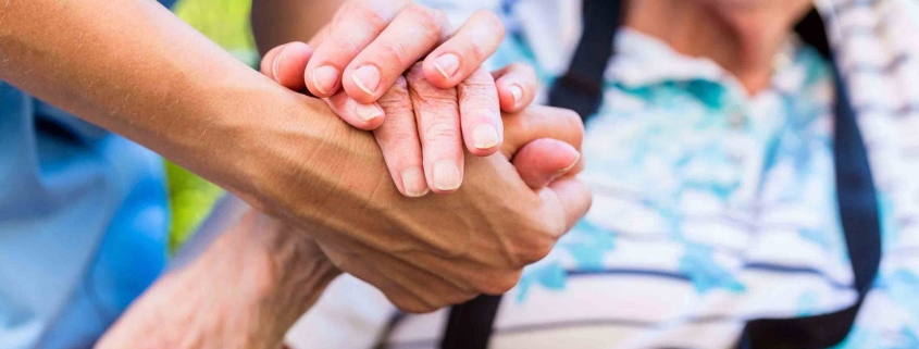 پرستاری سالمند در منزل چیست و چه مزایایی دارد؟